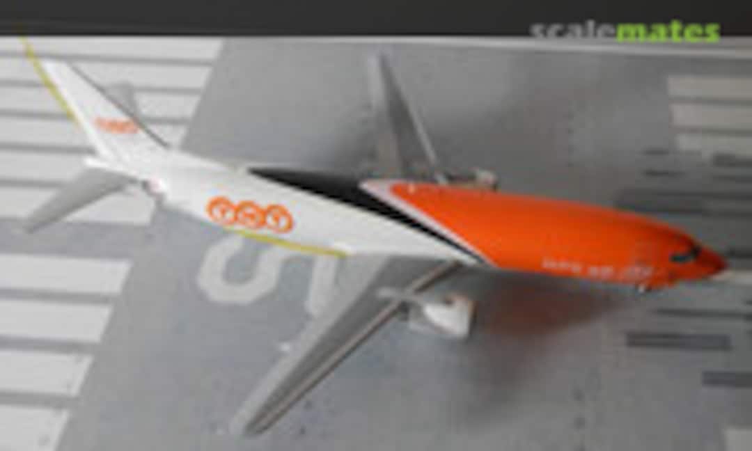 Boeing 737-400F 1:144