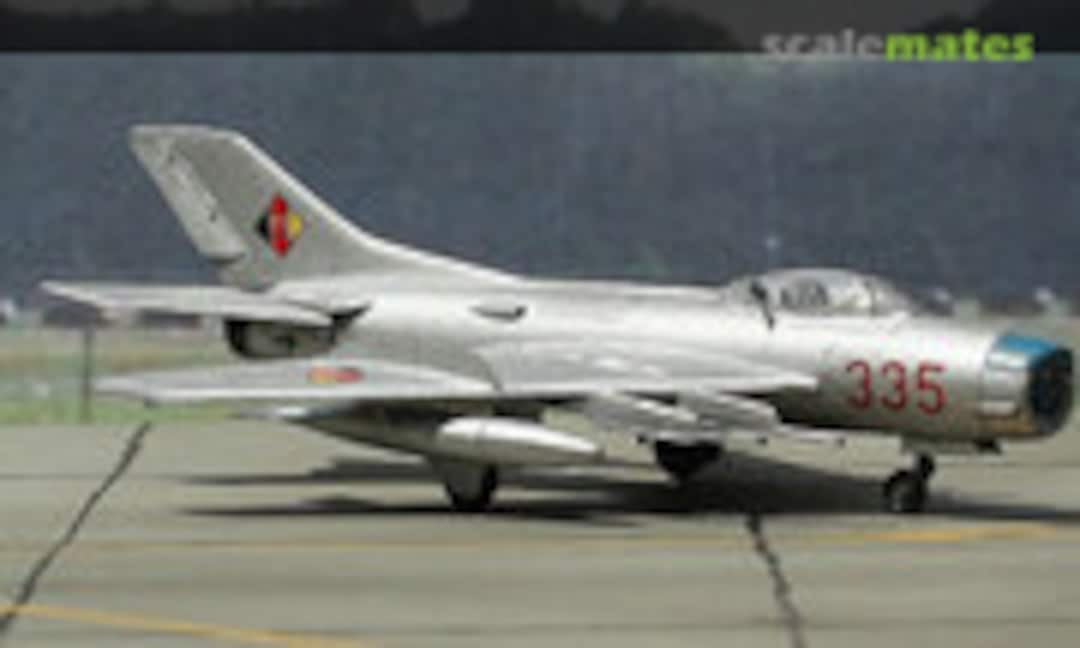 Mikoyan-Gurevich MiG-19PM Farmer-E 1:144