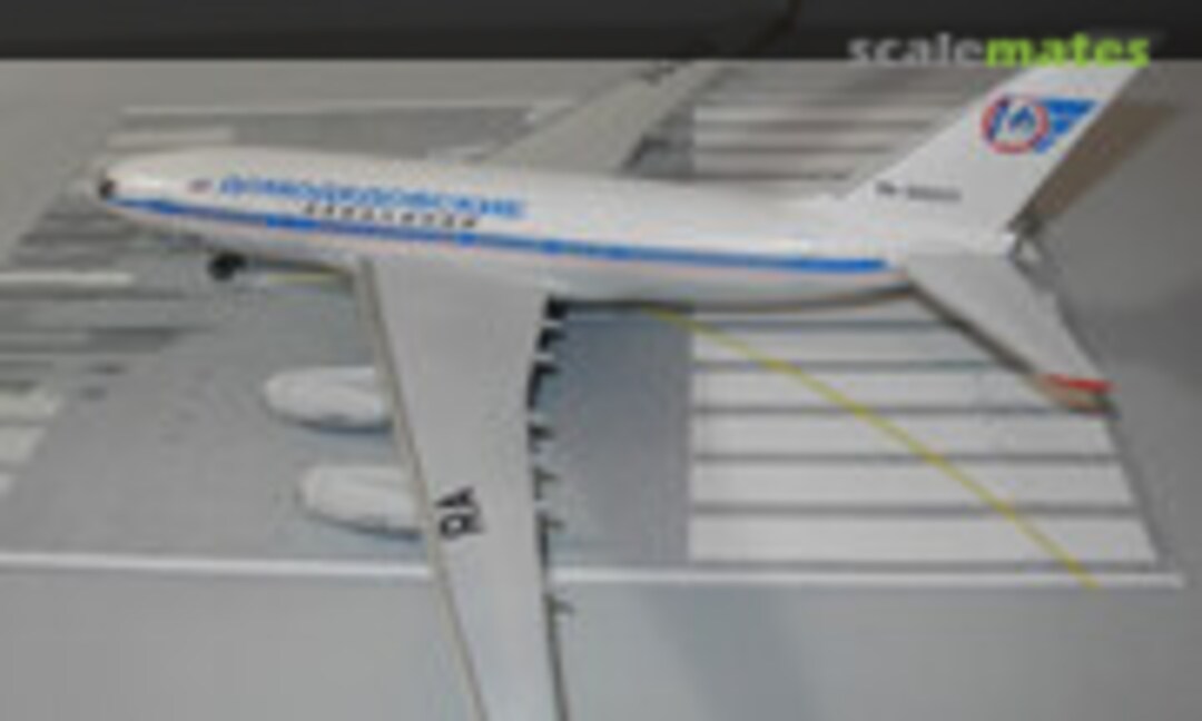 Ilyushin Il-96-300 1:144