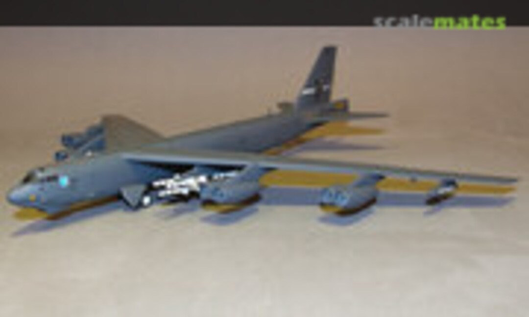 Boeing B-52H Stratofortress 1:144