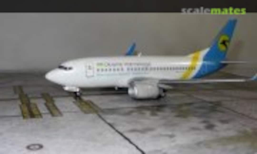 Boeing 737-5Y0 1:144