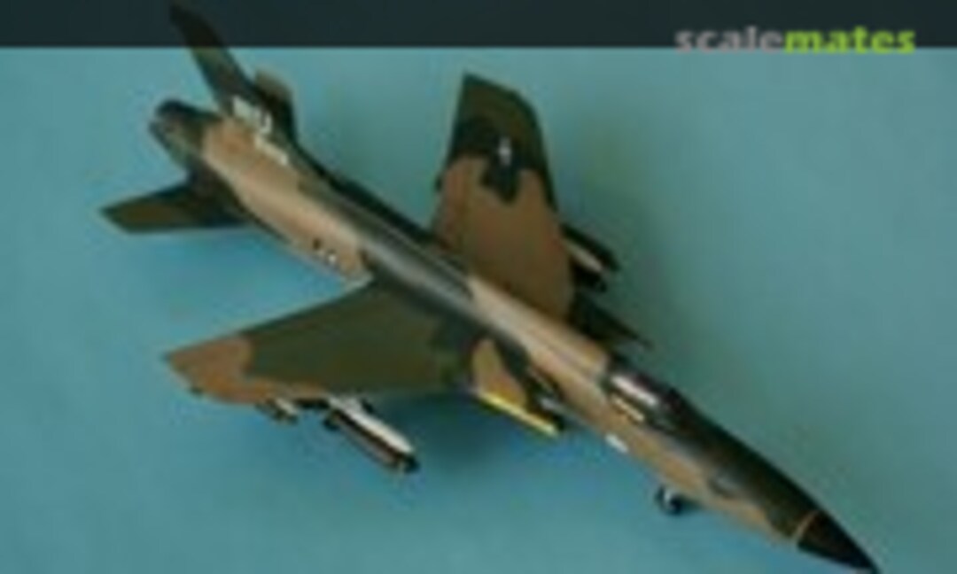 Republic F-105D Thunderchief 1:100
