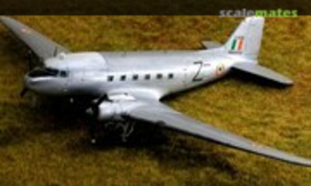 Douglas C-47 Dakota 1:144