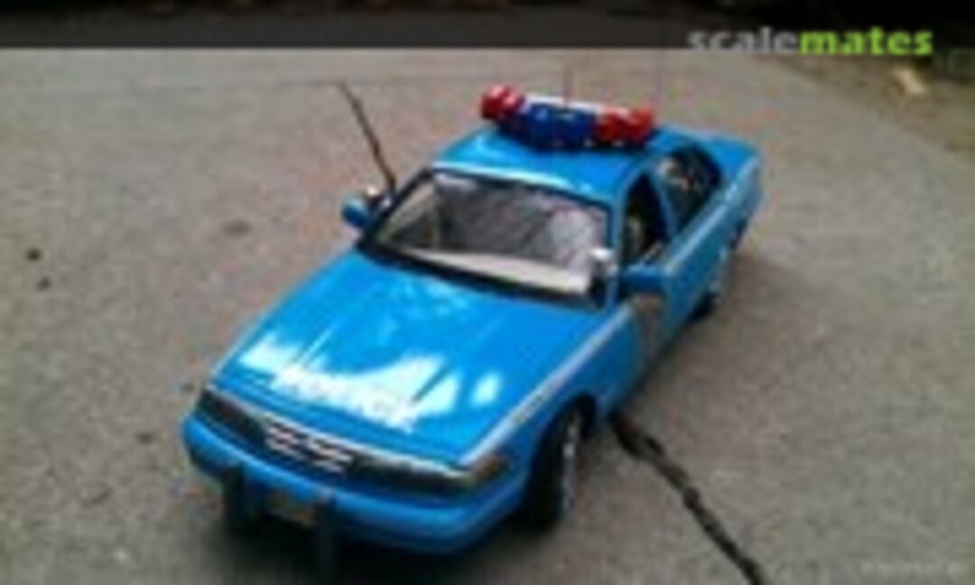 1997 Ford Crown Victoria 1:25