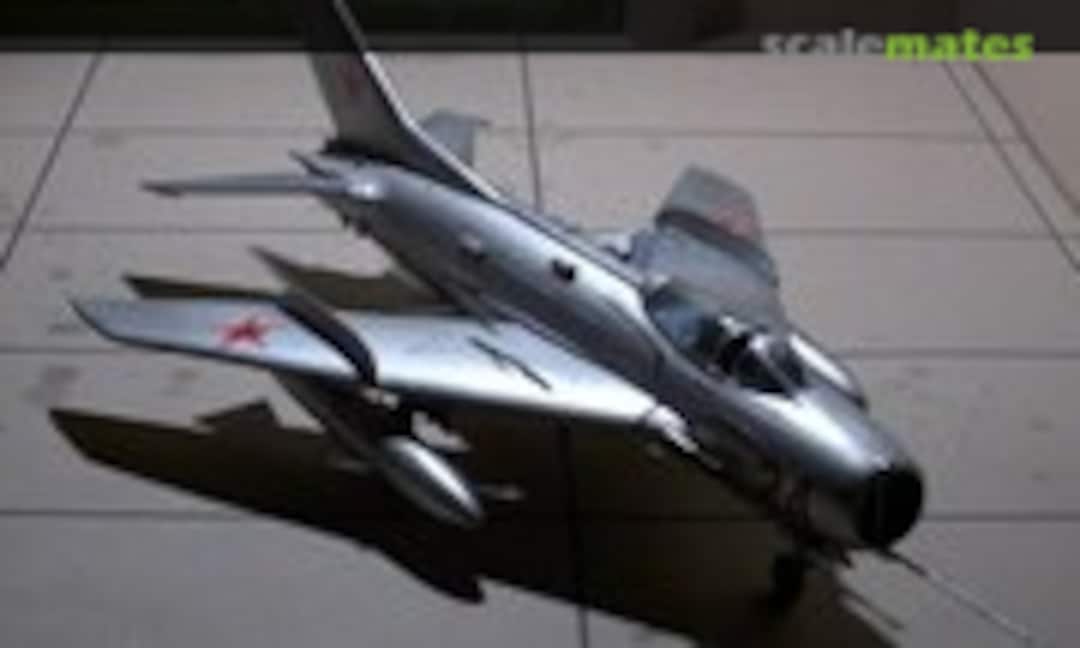 Mikoyan-Gurevich MiG-19S Farmer-C 1:48