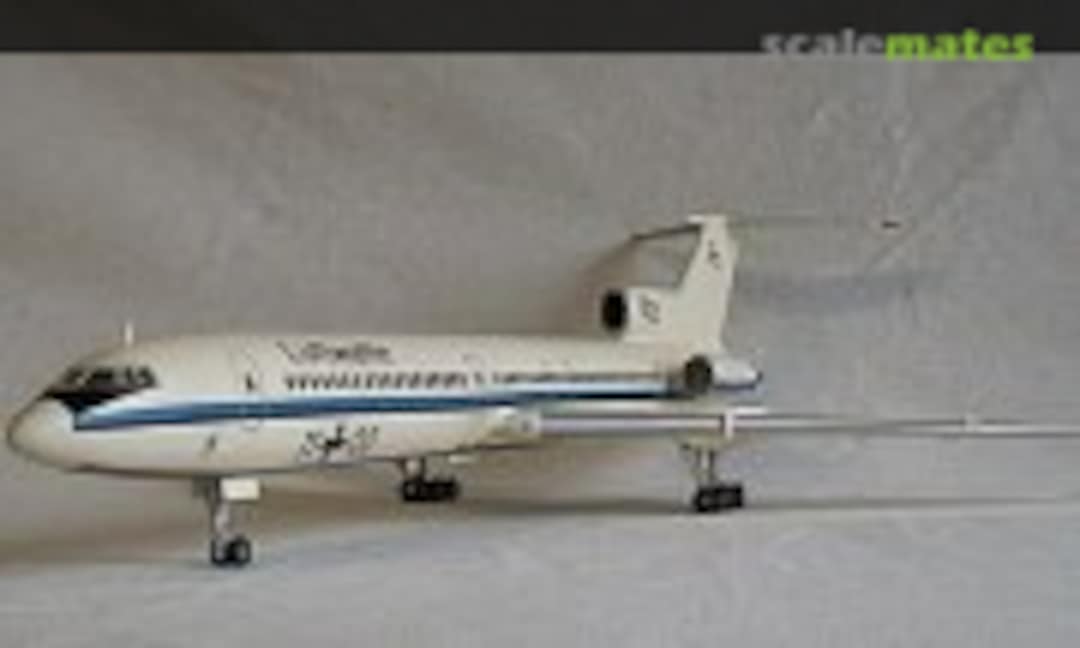 Tupolev Tu-154 1:100