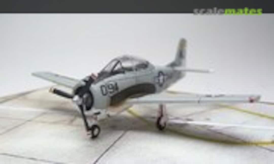 North American T-28B Trojan 1:144