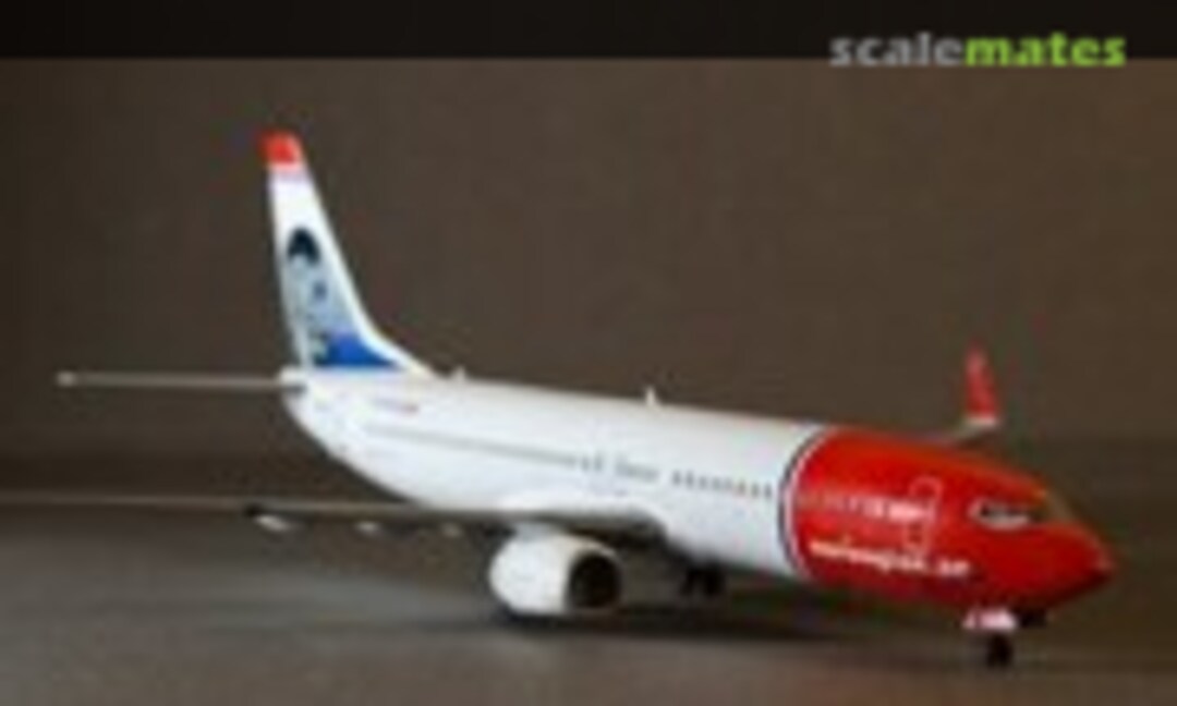 Boeing 737-86N 1:144