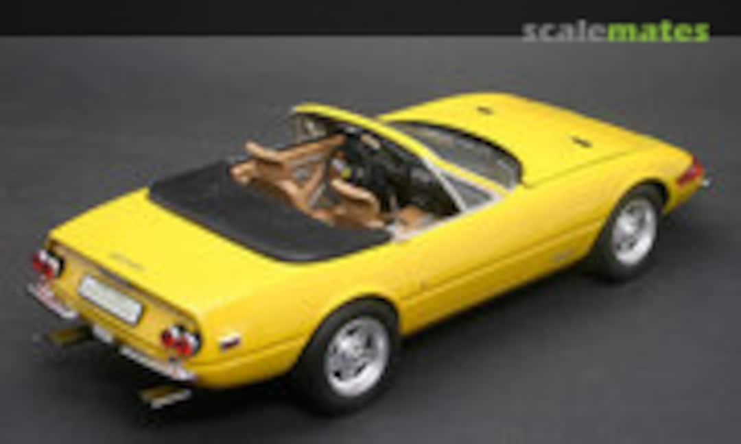 Ferrari 365 GTS/4 Daytona Spider 1:24