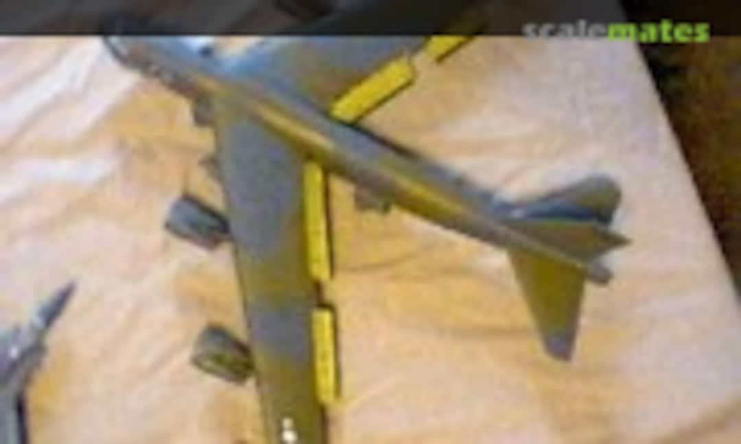 Boeing B-52G Stratofortress 1:144