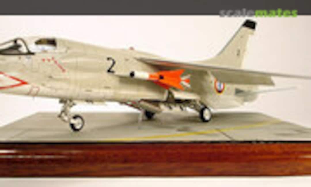 Vought F-8E(FN) Crusader 1:48
