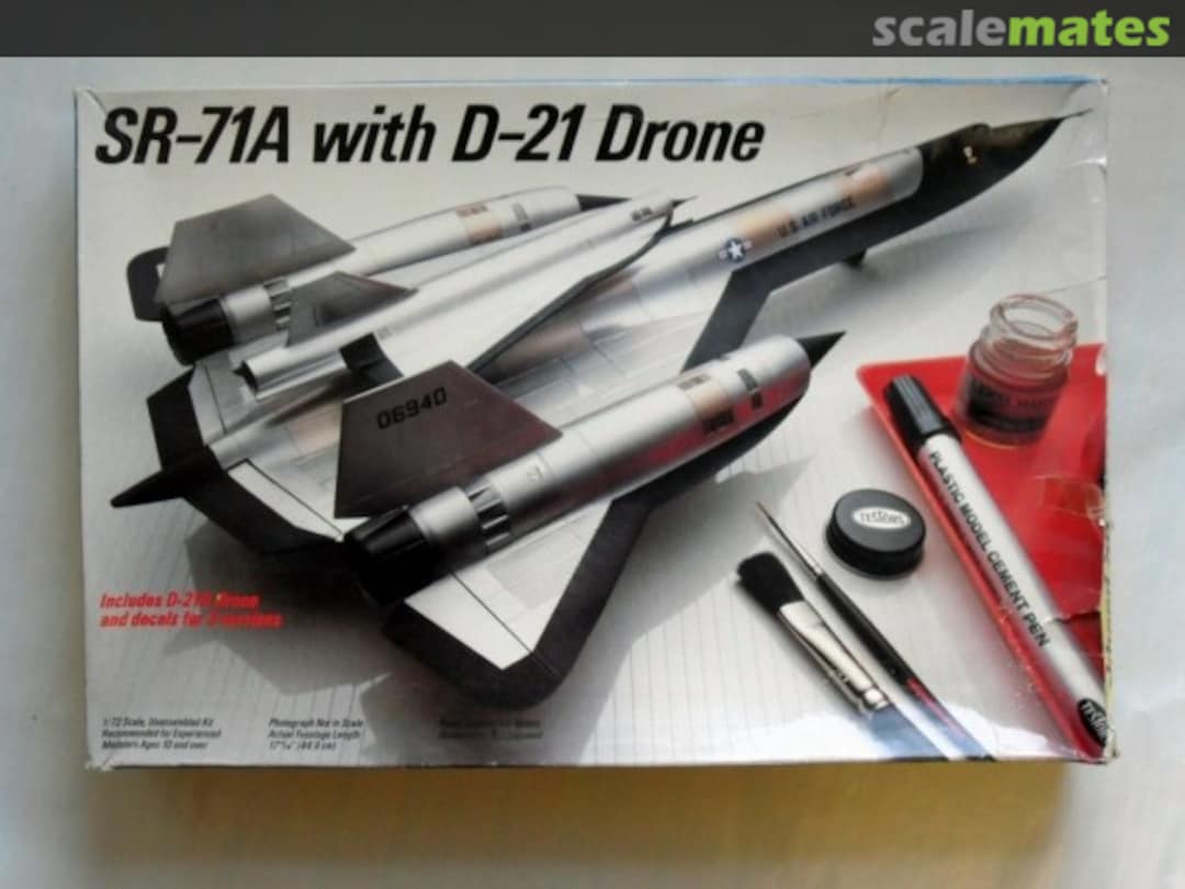 Boxart SR-71A with D-21 Drone 674 Testors Boxart SR-71A with D-21 Drone 674 Testors