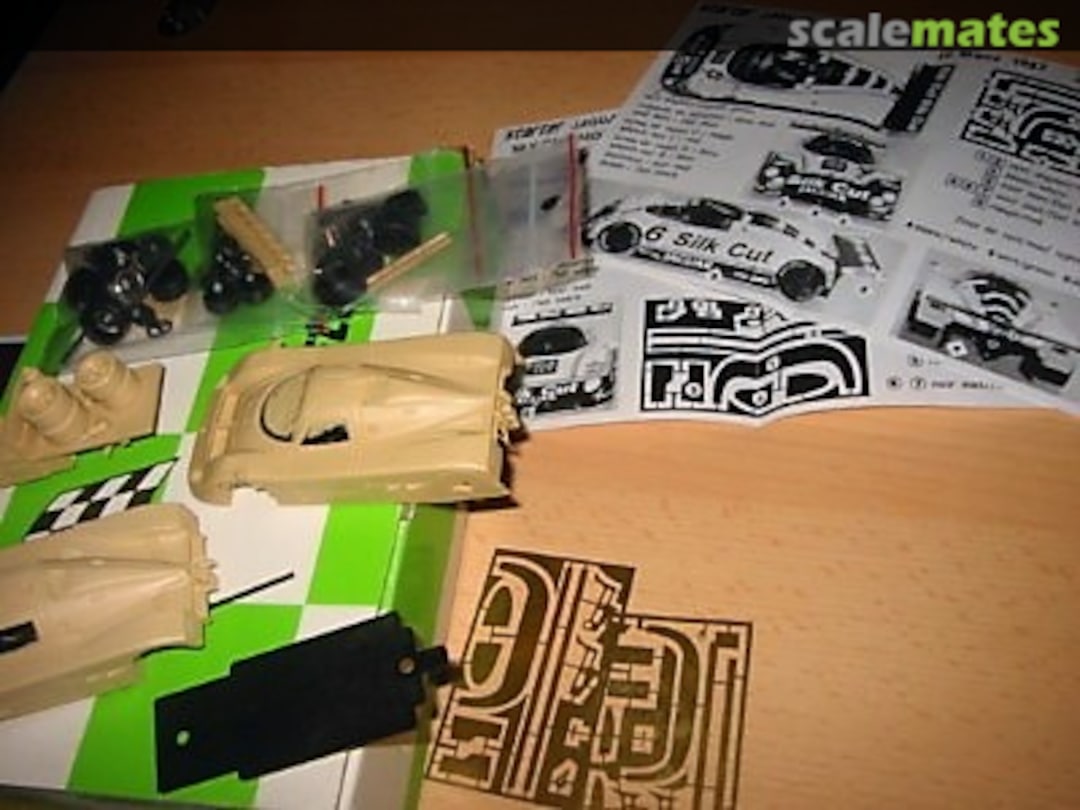 Boxart 2 x Jaguar XJR-8 "Silk Cut" Green Box Starter