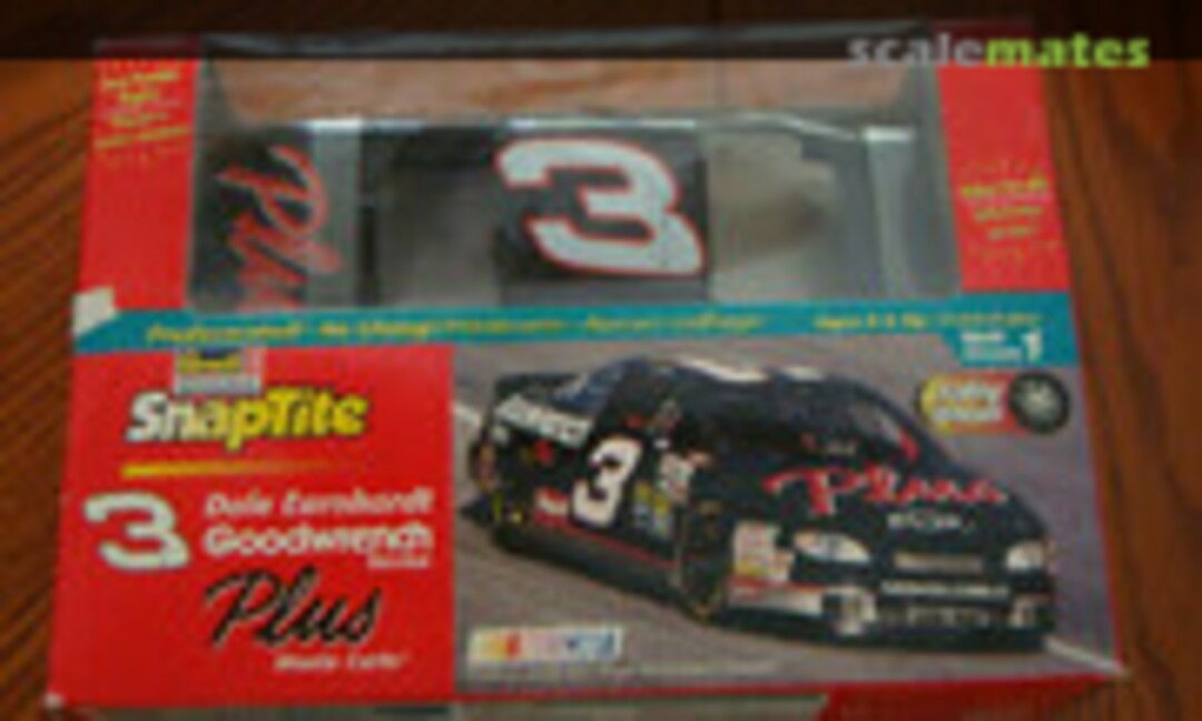 1:24 Dale Earnhardt Goodwrench Service Plus Monte Carlo (Revell Monogram 85-1311)