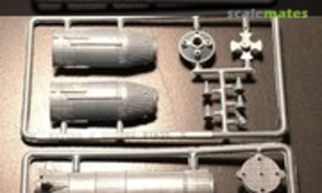 No Saturn V Rocket (R and L )