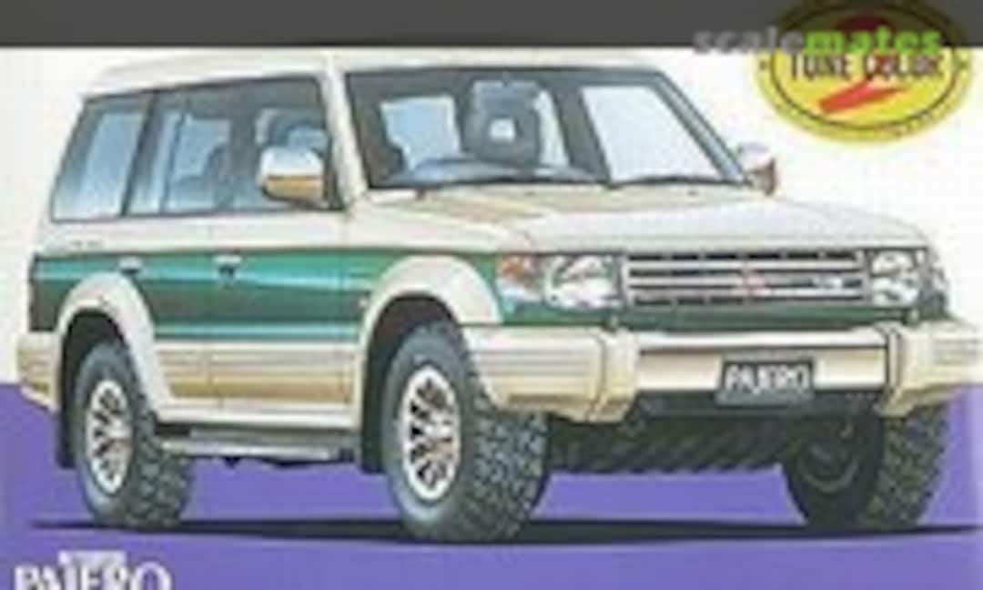 1:24 Mitsubishi Pajero Midroof Wide Super Exceed B &amp; G (Aoshima 013847)