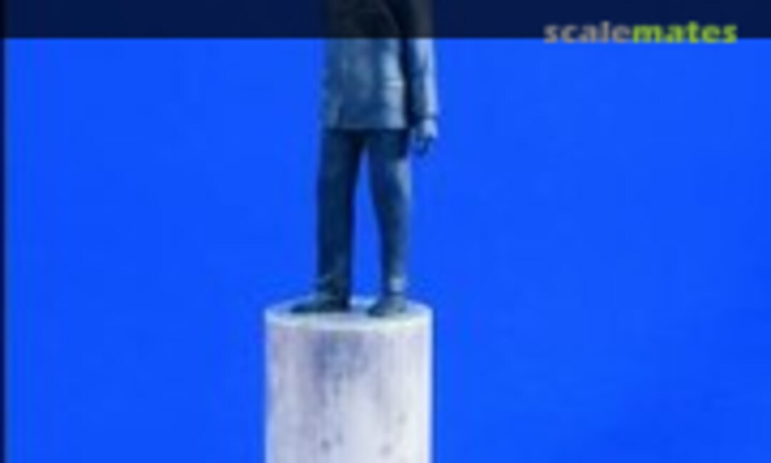 1:35 Saddam Hussein Statue (Verlinden Productions 1972) 1972