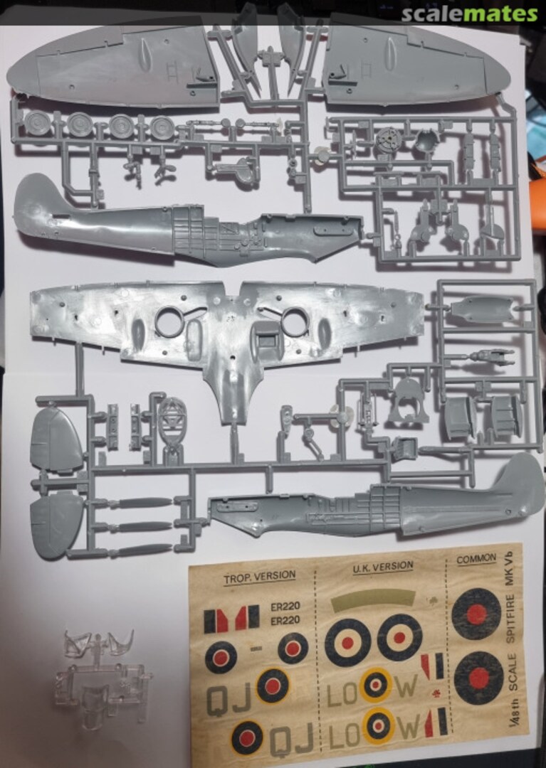 Contents Supermarine Spitfire VB 04100-1 Airfix