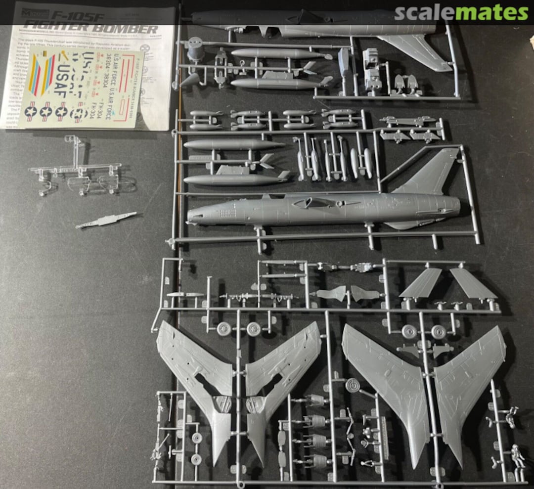 Contents F-105F Fighter Bomber 5450 Monogram