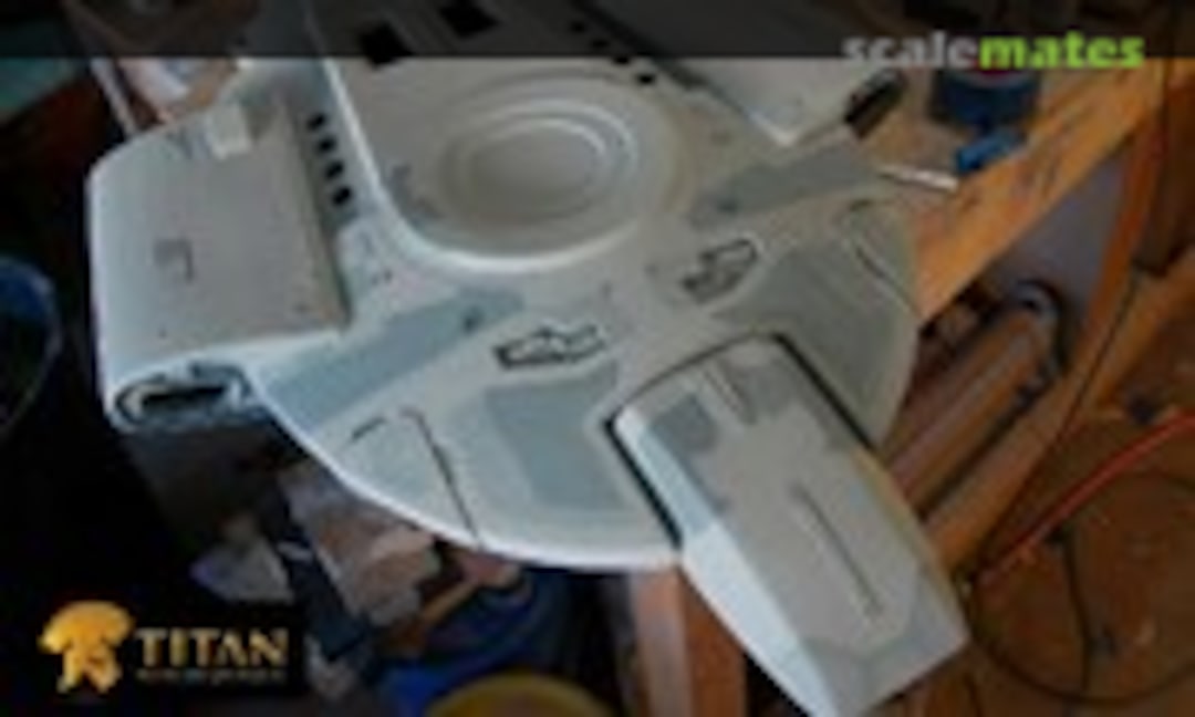 No U.S.S. Defiant (TITAN Models and Memorabilia )