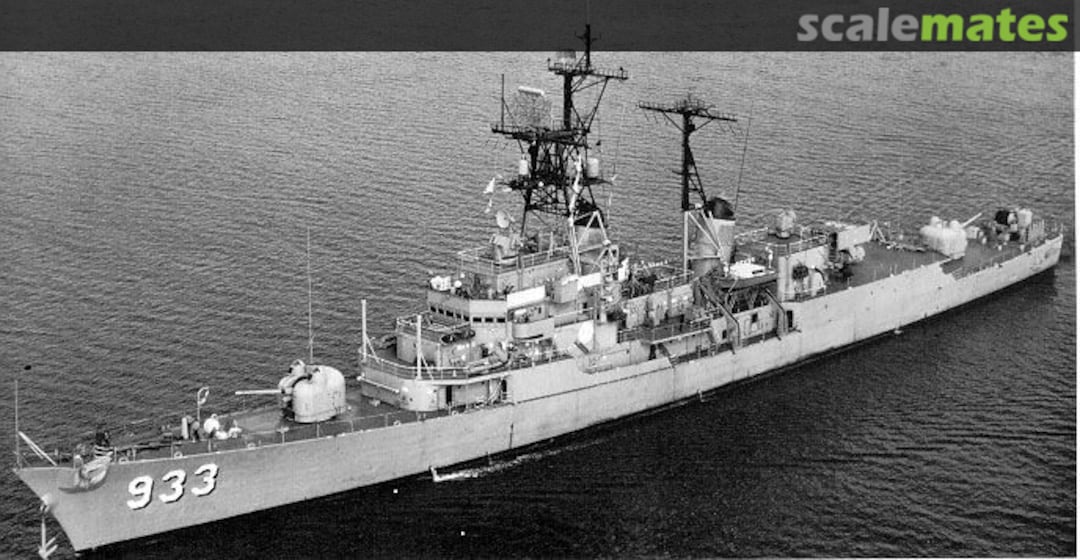 Boxart USS Barry DD-933 4-219 Iron Shipwrights Boxart USS Barry DD-933 4-219 Iron Shipwrights