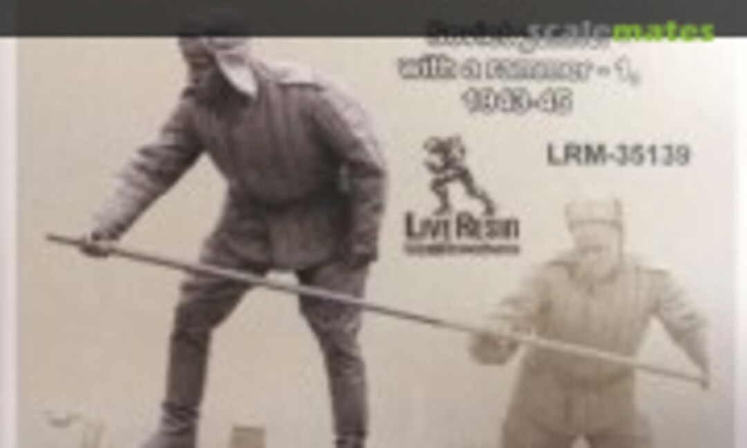 1:35 Soviet gunner - with a rammer - 1, 1943 - 45 (Live Resin LRM-35139) LRM-35139