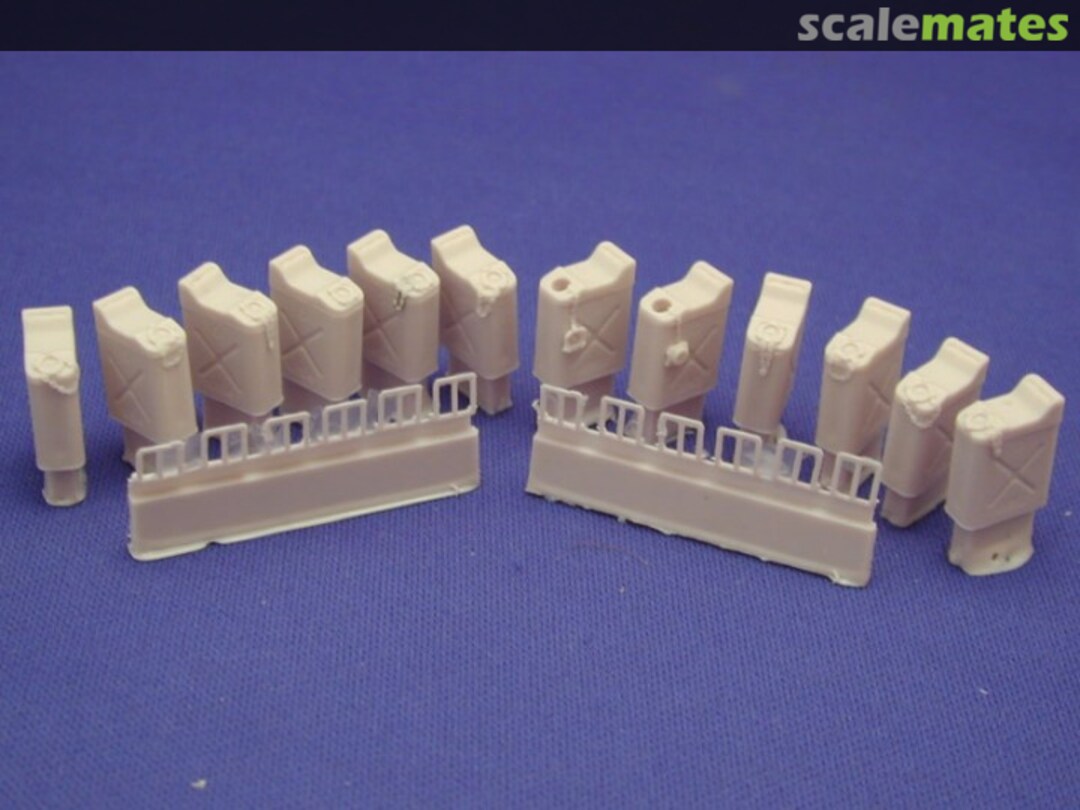 Boxart US Jerry Cans early with chains molded in 35-1011 Tiger Model Designs