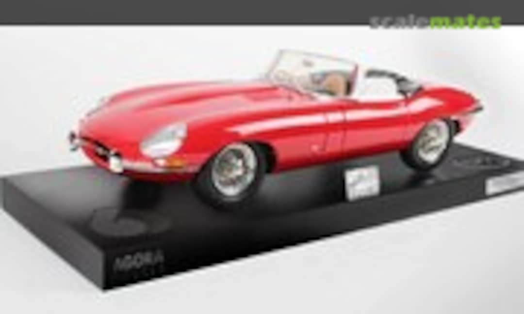 1:8 1961 Jaguar E-Type Convertible (Agora Models XKE-Silver-Ed)