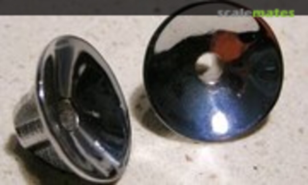 1:8 Chrome Headlight Reflectors - 1 pair (Model Motorcars R004f) R004f