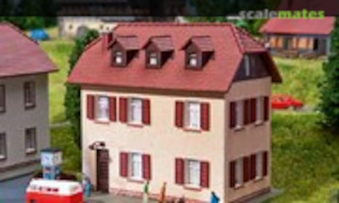 Two-storey home with shutters (Faller 232328)