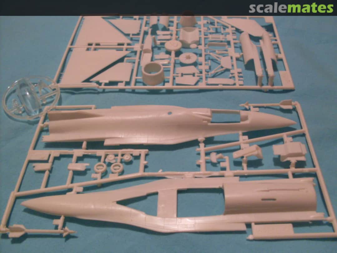 Contents F-16A Fighting Falcon MC-3108 Maquette Contents F-16A Fighting Falcon MC-3108 Maquette