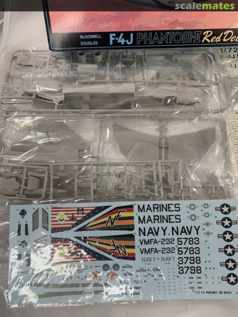 Contents McDonnell Douglas F-4J Phantom-II 7A-G9 Fujimi