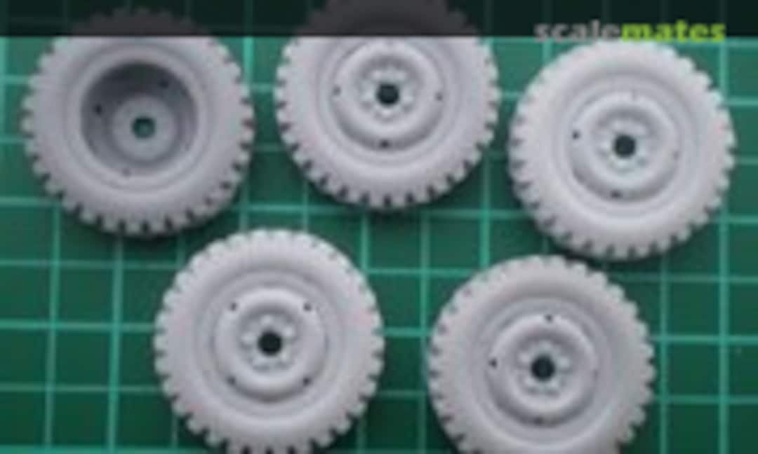 1:35 Wheel with tire ИВ-167 (5,90-13) (Customfactory CF35042) CF35042