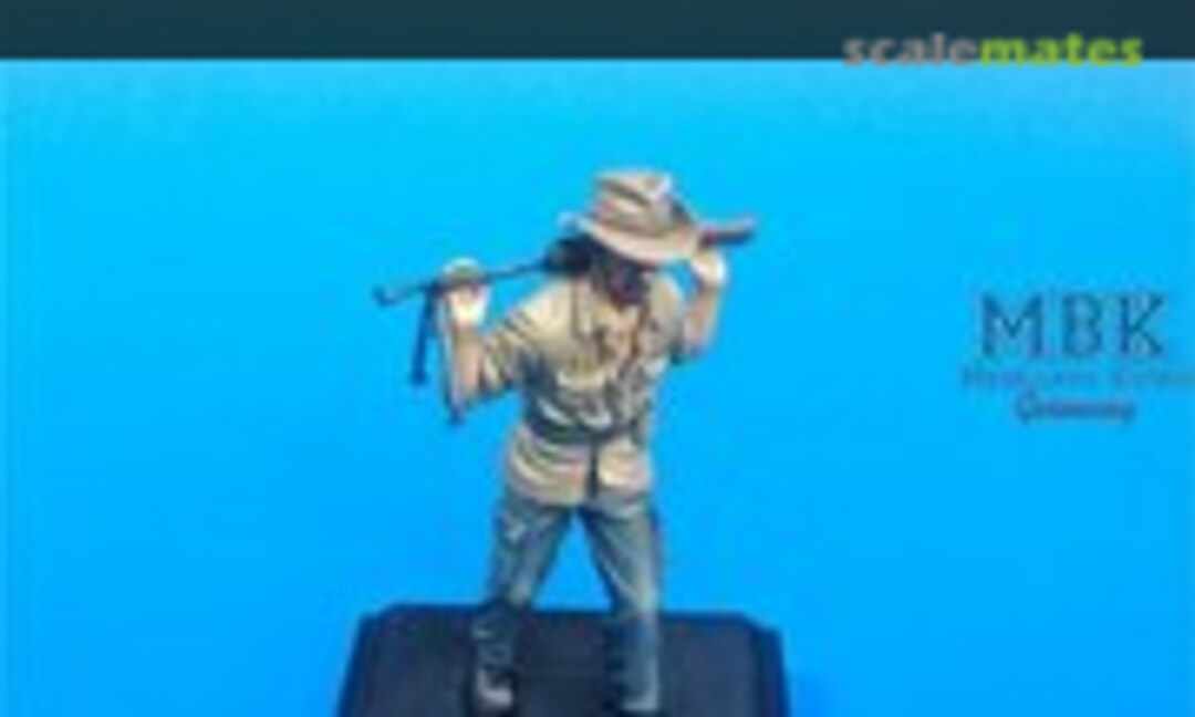 1:35 French Indochina Soldier walking w/ rifle (U-Models UM 391) UM 391