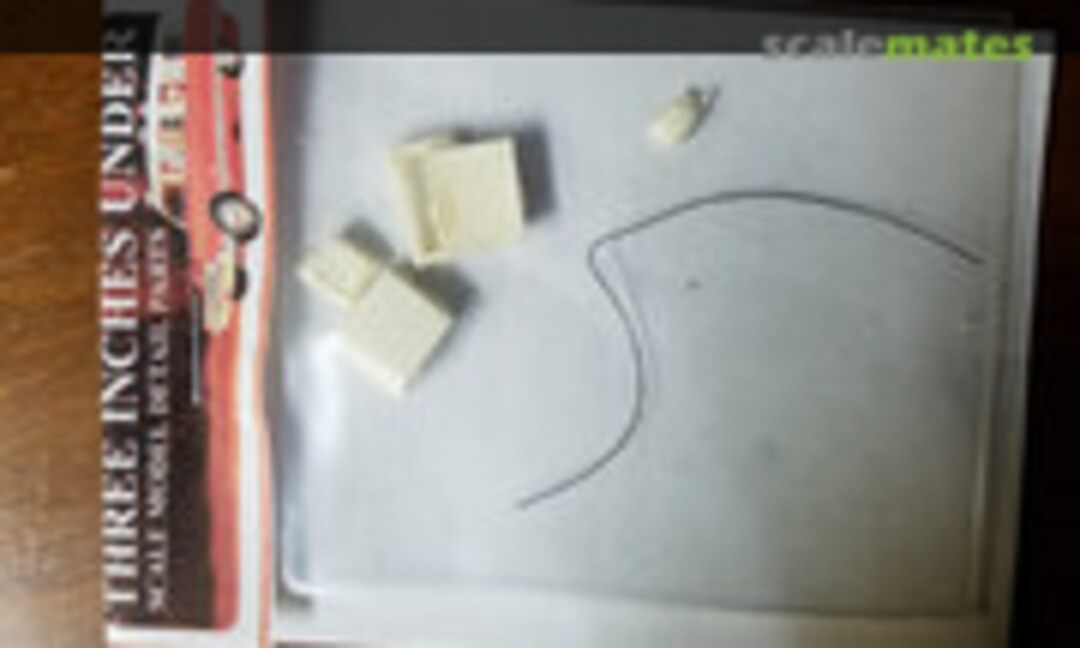 1:25 Police/ Emergency Vehicle Radios (Three Inches Under 25003)