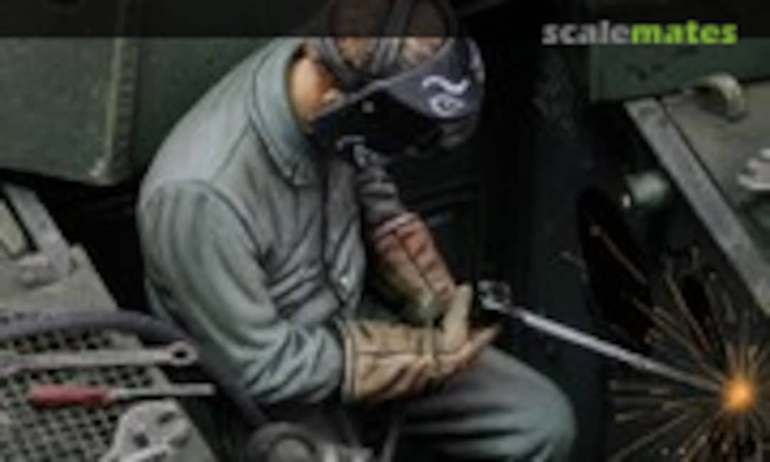 1:35 Man Using Electric Welder No.1 (Royal Model 683) 683