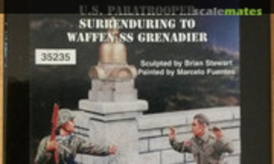 1:35 U.S. Paratropper surrending to Waffen SS Grenadier (Warriors 35235) 35235