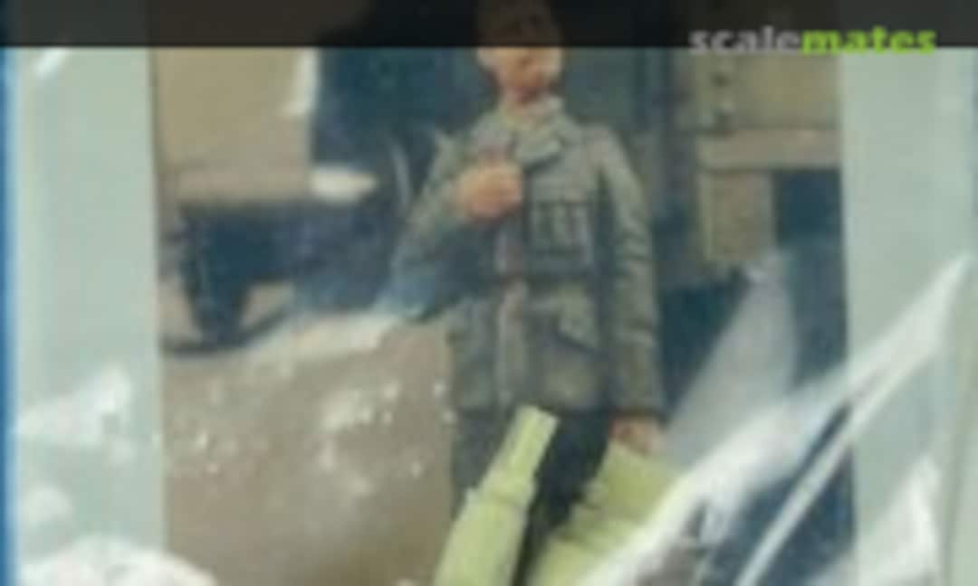 1:35 German Soldier at the railroad Station (Scale Model Accessories SMA-047) SMA-047