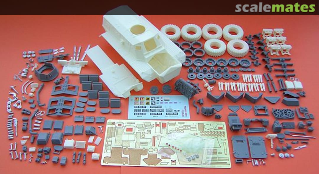 Boxart FV603 Alvis Saracen Mk5/6 6x6 APC TQ-FV603 Kit Form Services