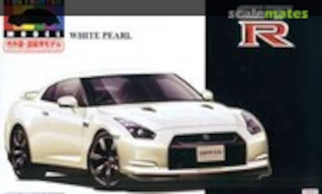1:24 R35 GT-R (White Pearl) (Aoshima 050224)