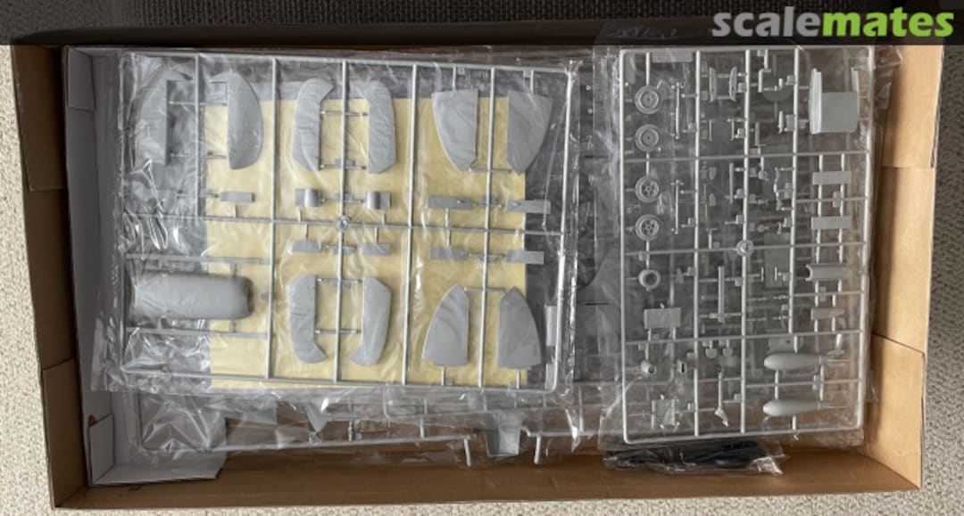 Contents Spitfire Vb "Pin-up" Hobbycraft Contents Spitfire Vb "Pin-up" Hobbycraft