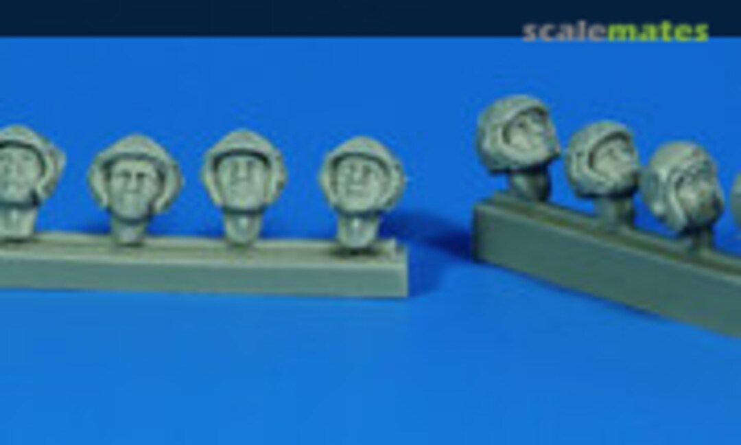 1:32 Universal Military Pilot Heads w/Helmets (CMK F32320) F32320