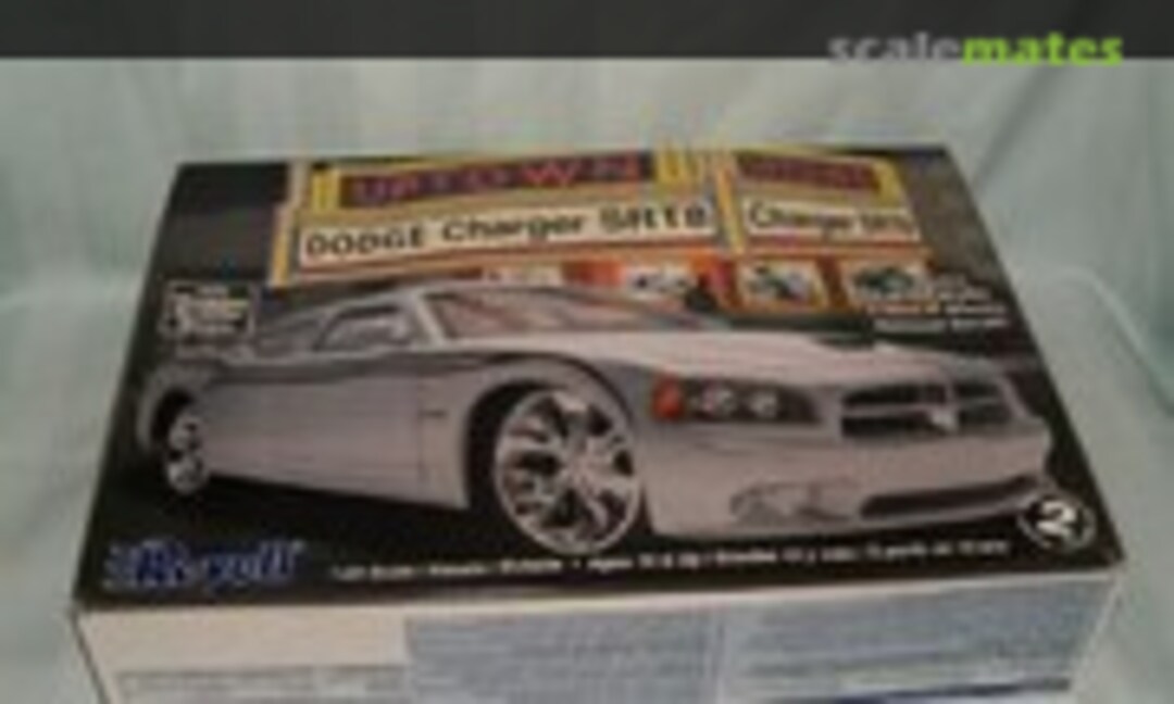 1:25 Dodge Charger SRT8 (Revell 85-2052) 85-2052