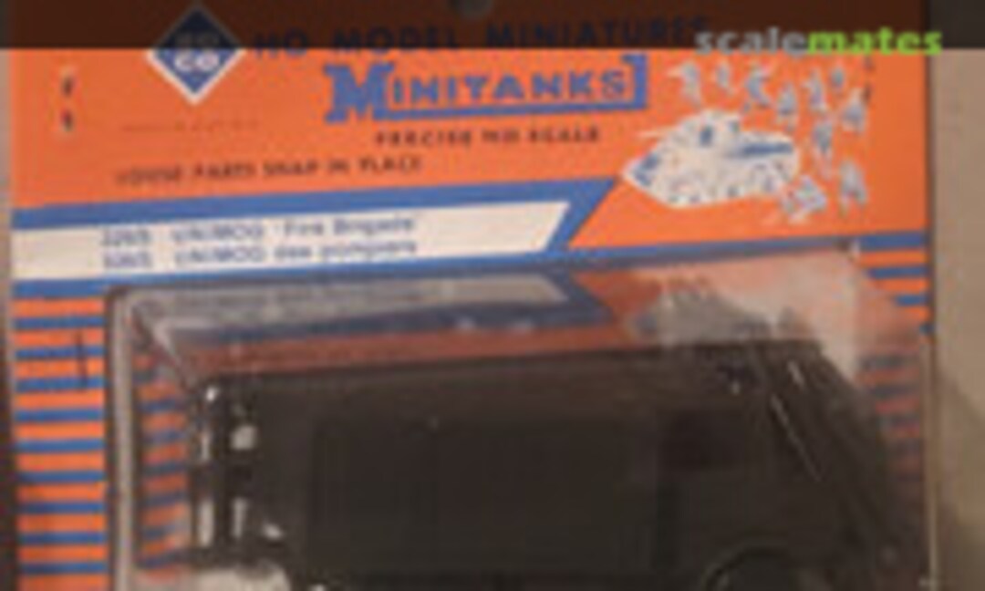 1:87 Unimog Feuerwehr (Roco Minitanks Z-326S)