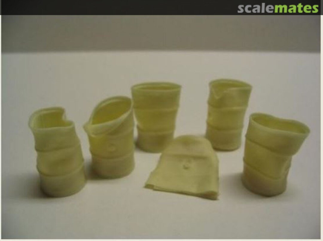 Boxart Crushed & Dented Oil Drums 35008 Reality in Scale Boxart Crushed & Dented Oil Drums 35008 Reality in Scale