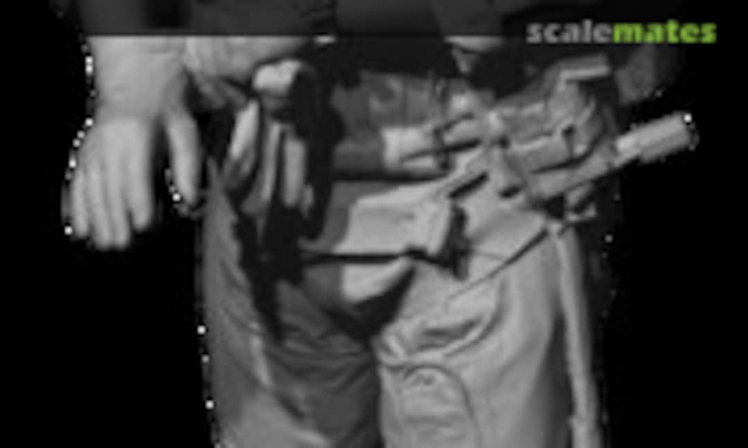 1:72 US Navy modern fighter pilot standing 2, pulling gloves, version visor up without leg garter (Reedoak 720248) 720248