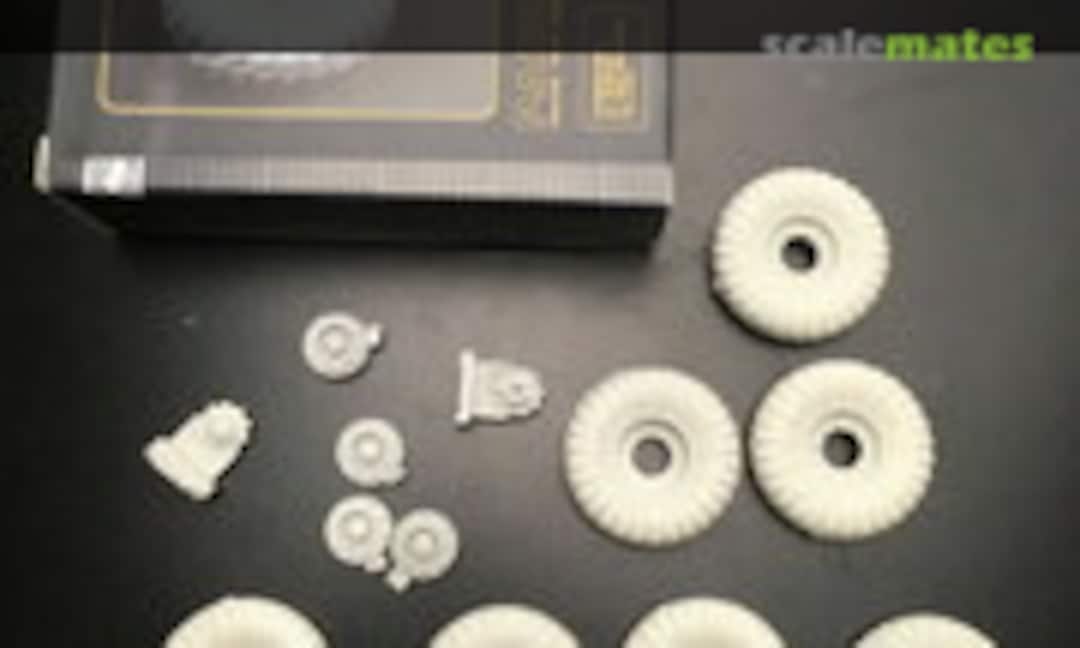 1:35 Marmon-Herrington road wheels (Dunlop) (Panzer Art RE35-335) RE35-335