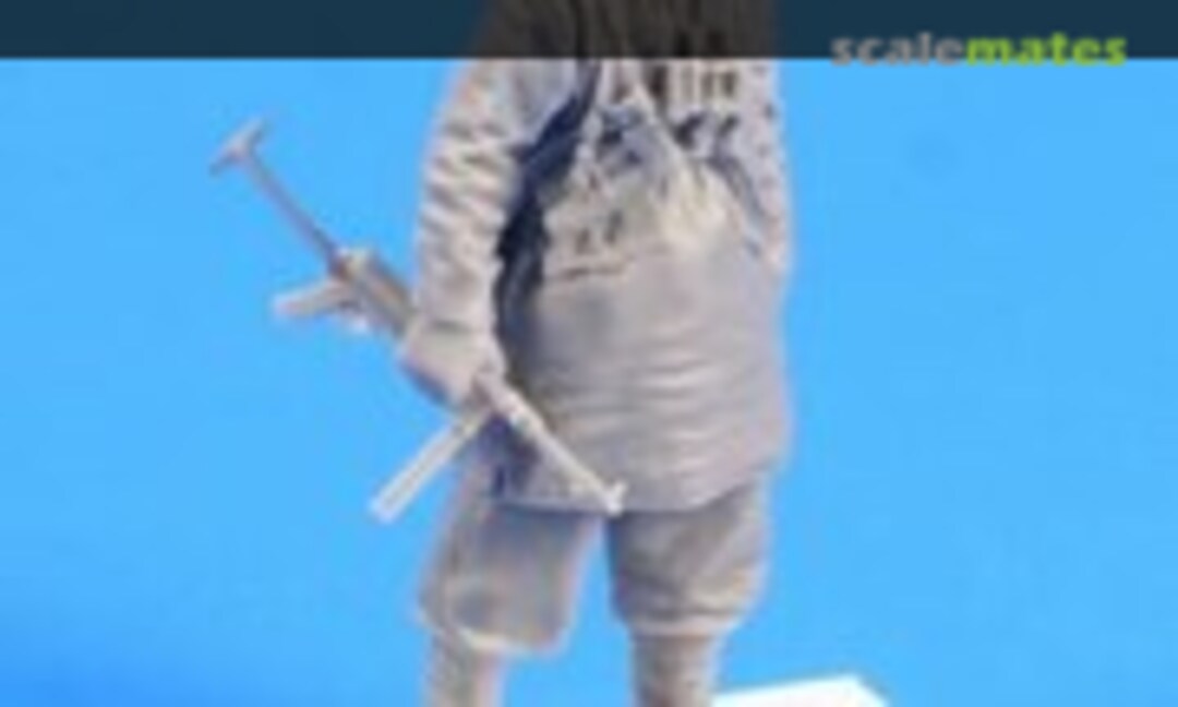 1:35 German soldier (Padded Jacket with Hood) Spring1943 (CMK F35240) F35240