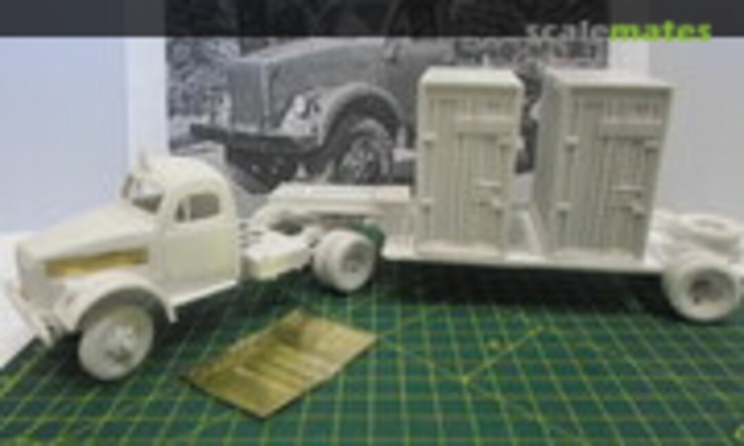 1:35 GAZ-51P (4x4) with low-bed container trailer (Customfactory CF3527FK)