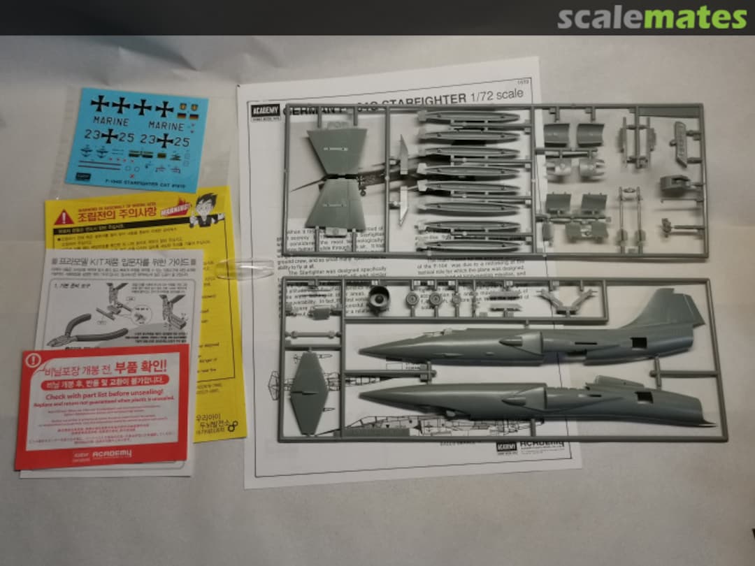 Contents F-104G Starfighter 12443 Academy Contents F-104G Starfighter 12443 Academy